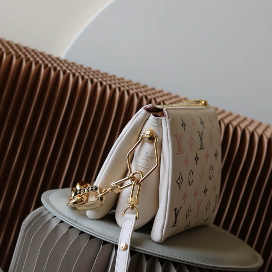 LV Coussin BB